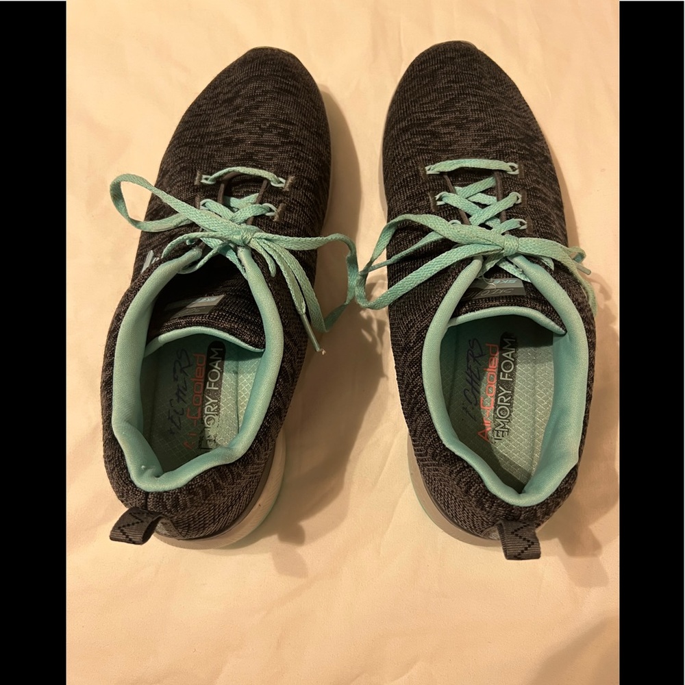 Women’s Sketcher Tennis Shoes